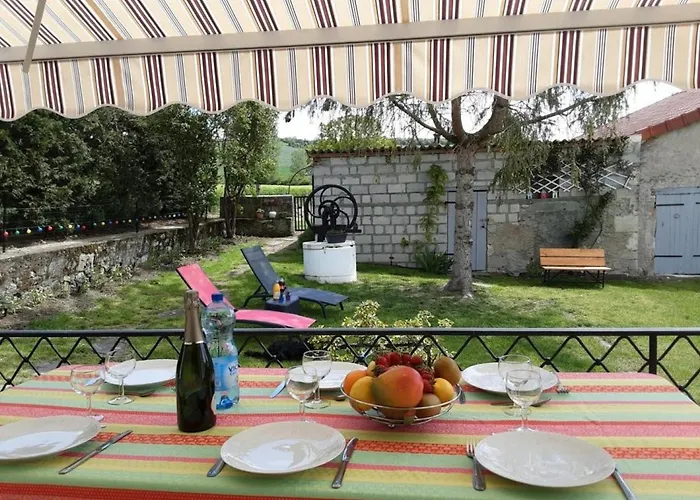 Renovee Avec Terrasse Et Jardin - Fr-1-489-363 Taxat-Senat